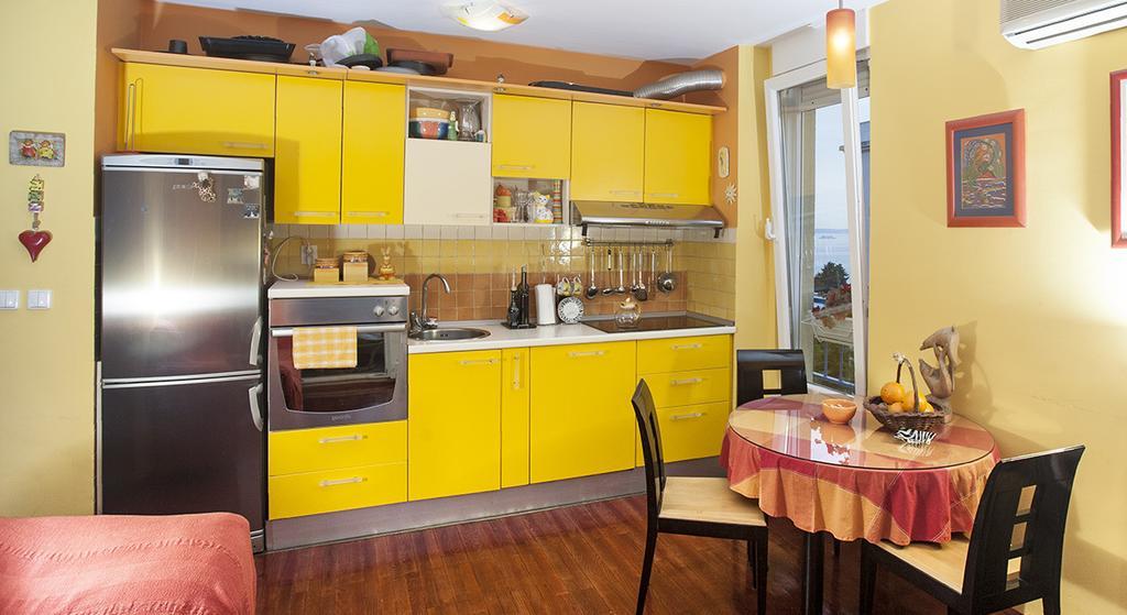 Apartment Sunny Yellow - With Balcony And Parking Place, Split Room photo
