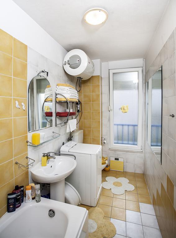 Apartment Sunny Yellow - With Balcony And Parking Place, Split Room photo