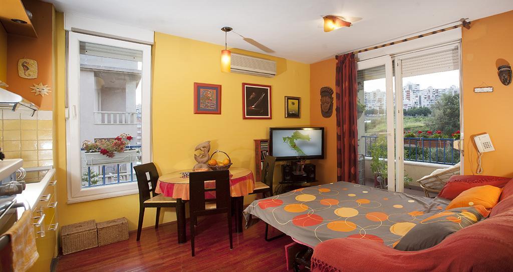 Apartment Sunny Yellow - With Balcony And Parking Place, Split Room photo